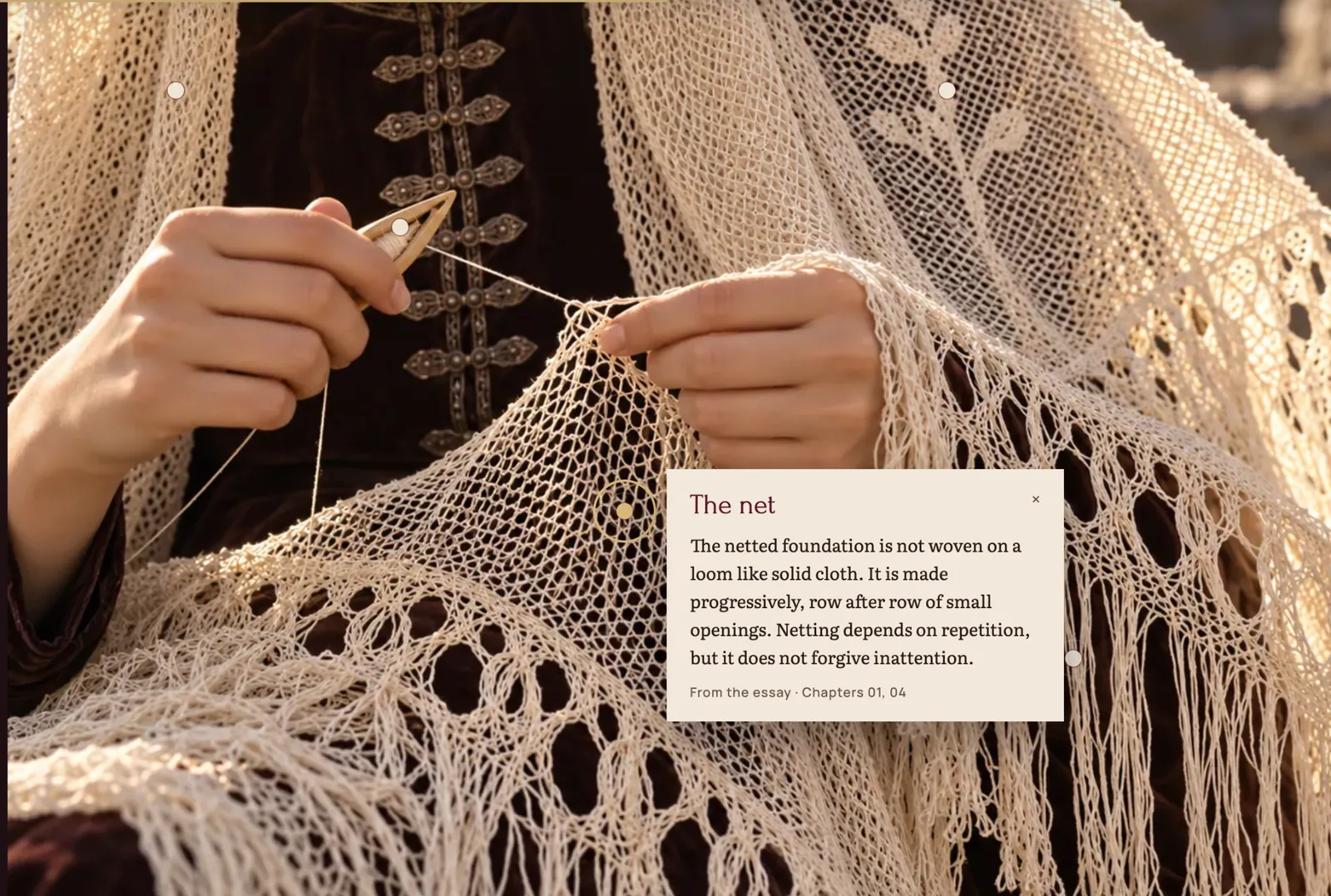 Screenshot of the explorable headscarf image with hotspots; an open note explains how the net is made row by row